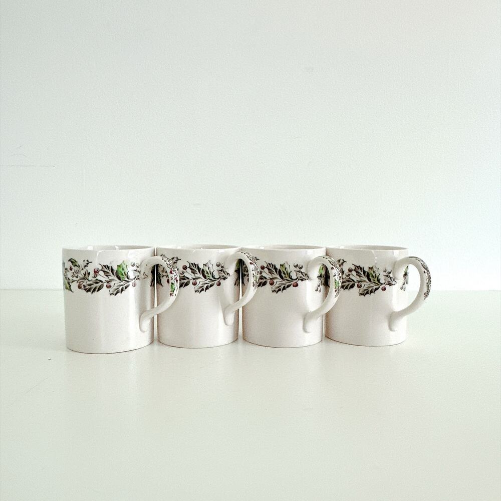 JOHNSON BROS CHRISTMAS HOLLY BERRY MUGS SET OF 4